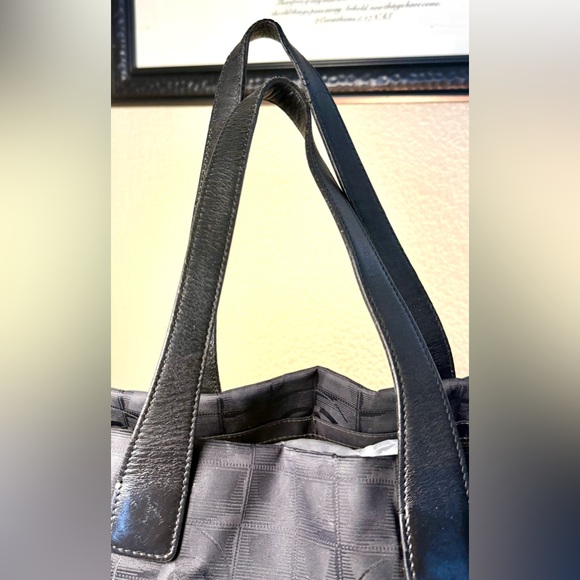 “Host Pick” CHANEL 🤩 Large Travel Line Tote MM Tote Bag Nylon Jacquard Leather - Picture 14 of 15